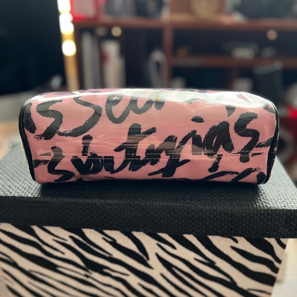 VICTORIA'S SECRET LARGE PINK SIGNATURE LOGO BEAUTY COSMETIC TRAVEL CASE BAG - Picture 9 of 13